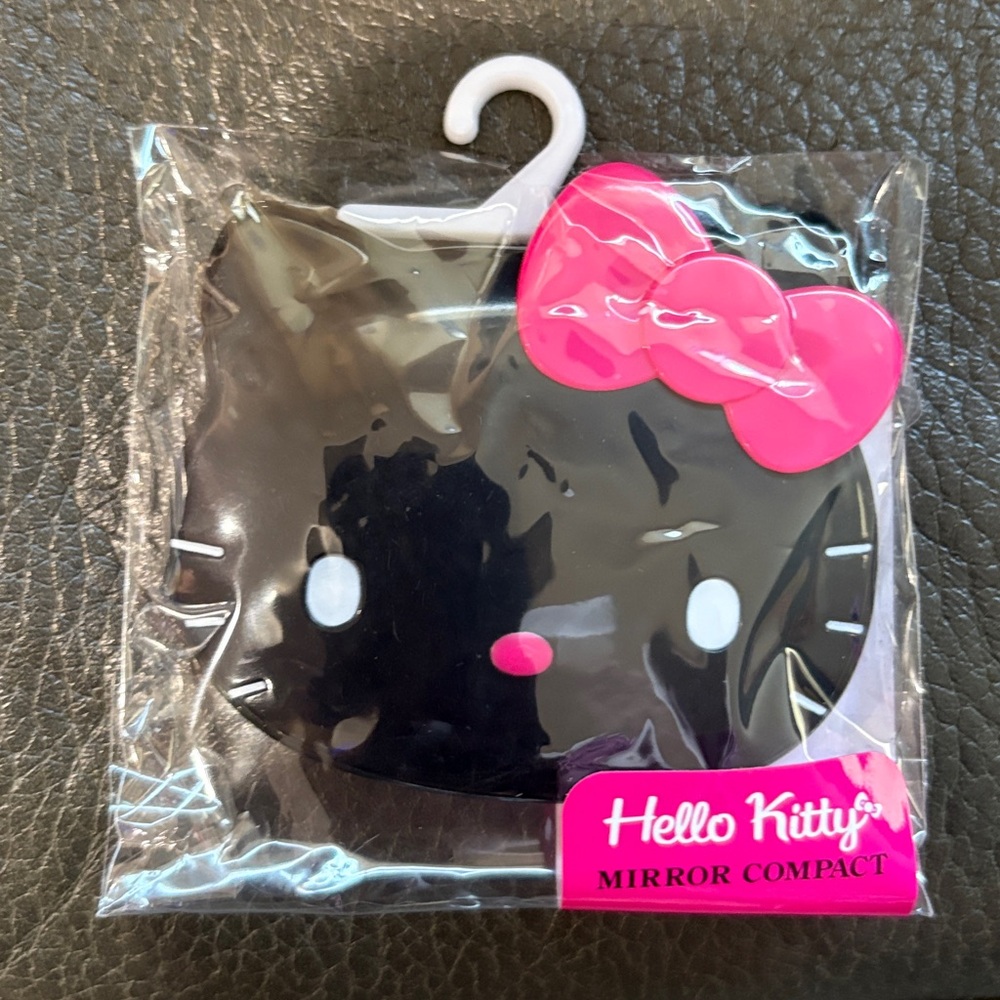 Hello kitty pink and black mirror compact - Picture 4 of 4